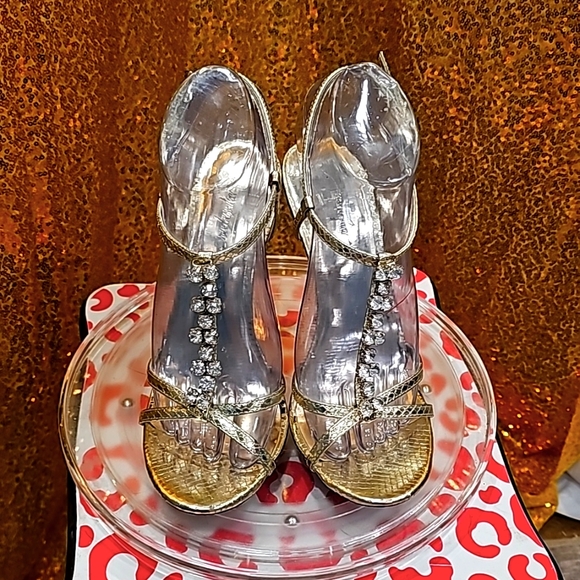 J Jacqueline Ferrar gold heels size 6 - Picture 8 of 9